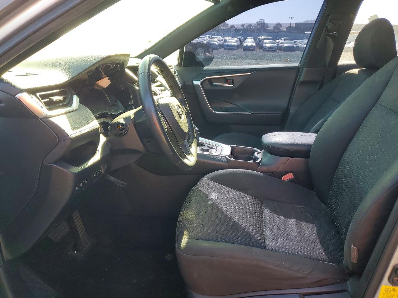 2019 TOYOTA RAV4 XSE photo 13