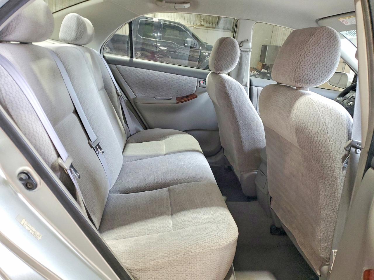 2004 TOYOTA COROLLA LE photo 28