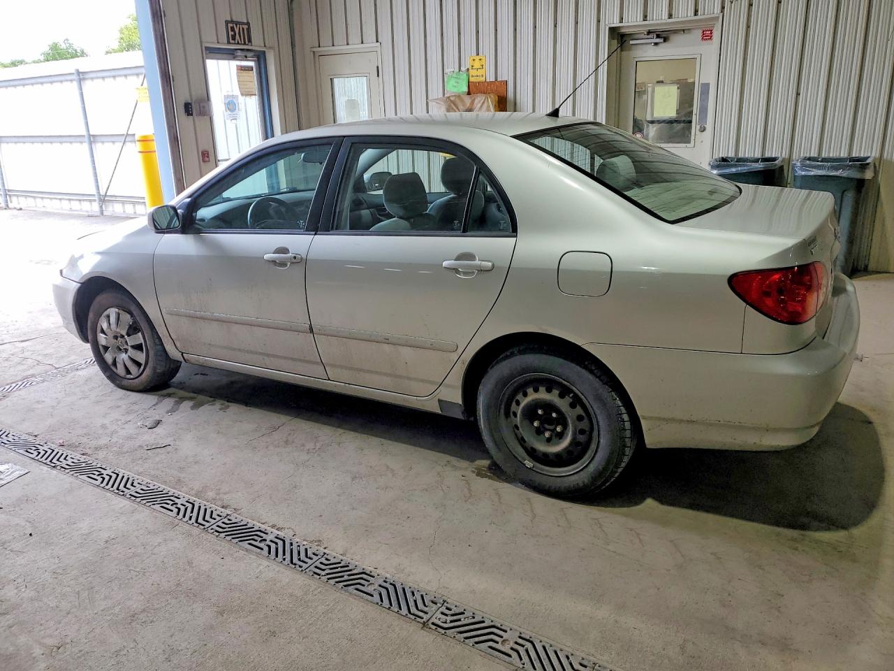 2004 TOYOTA COROLLA LE photo 4