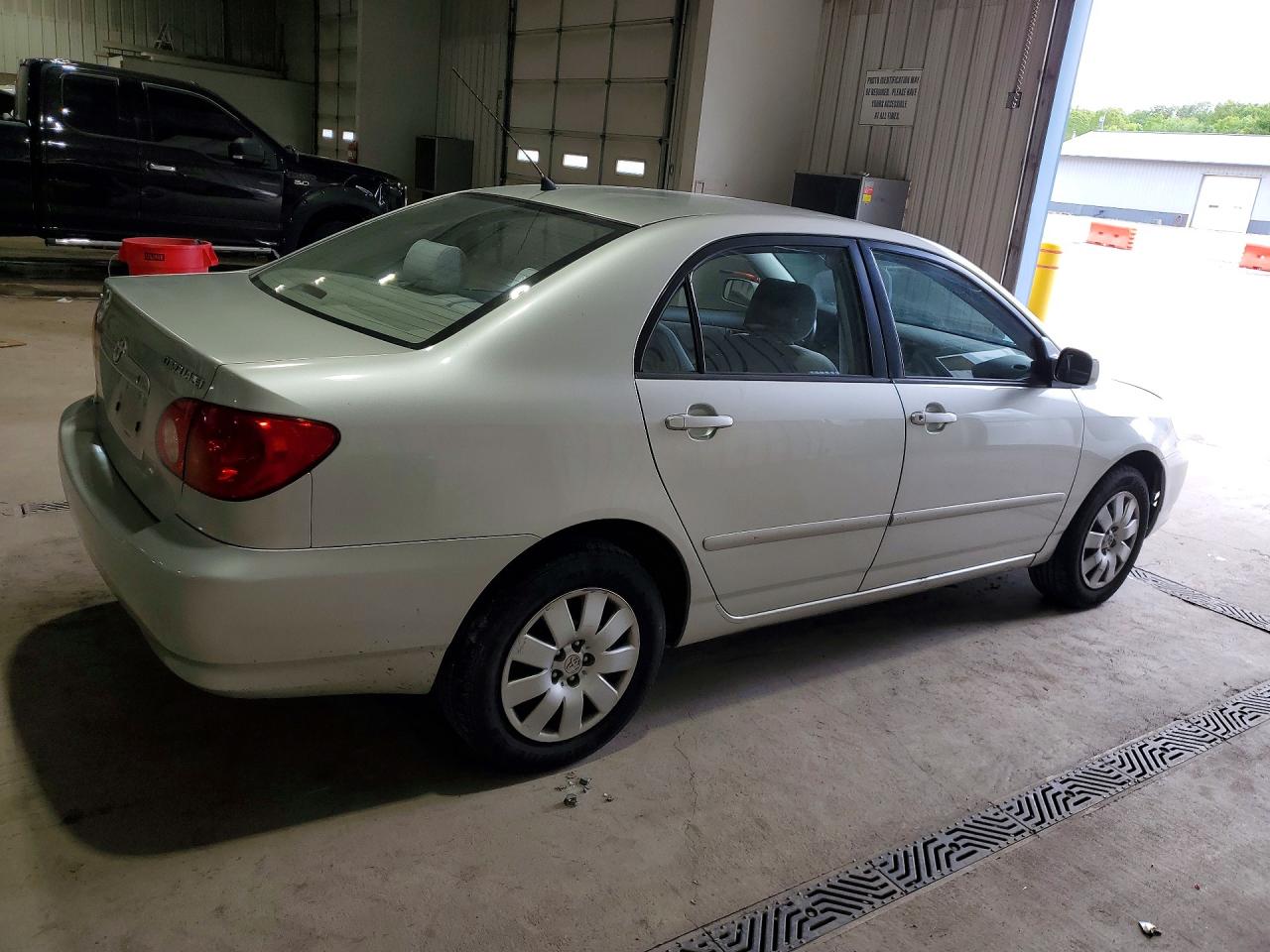 2004 TOYOTA COROLLA LE photo 7