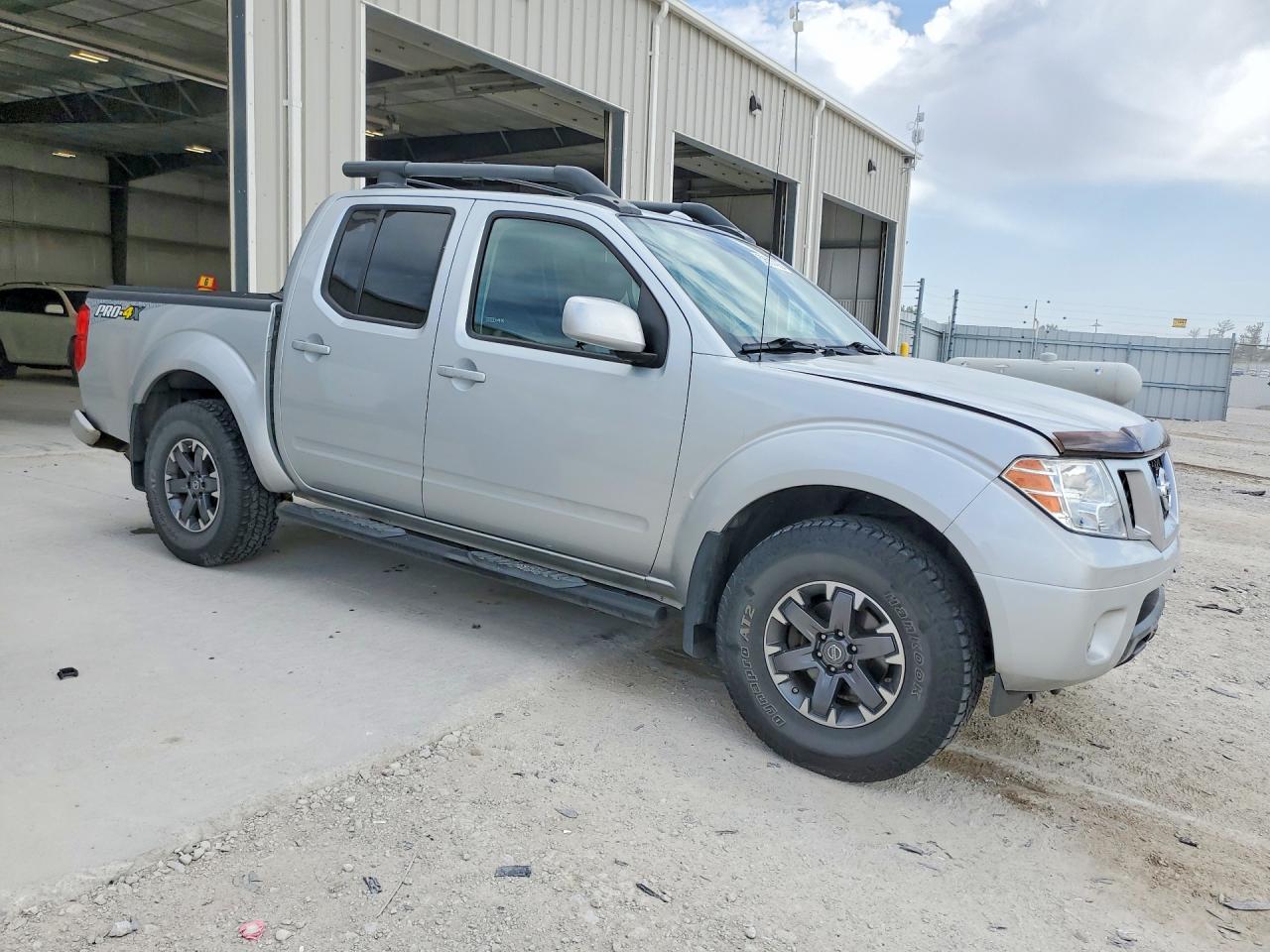 2017 NISSAN FRONTIER PRO-4X photo 10
