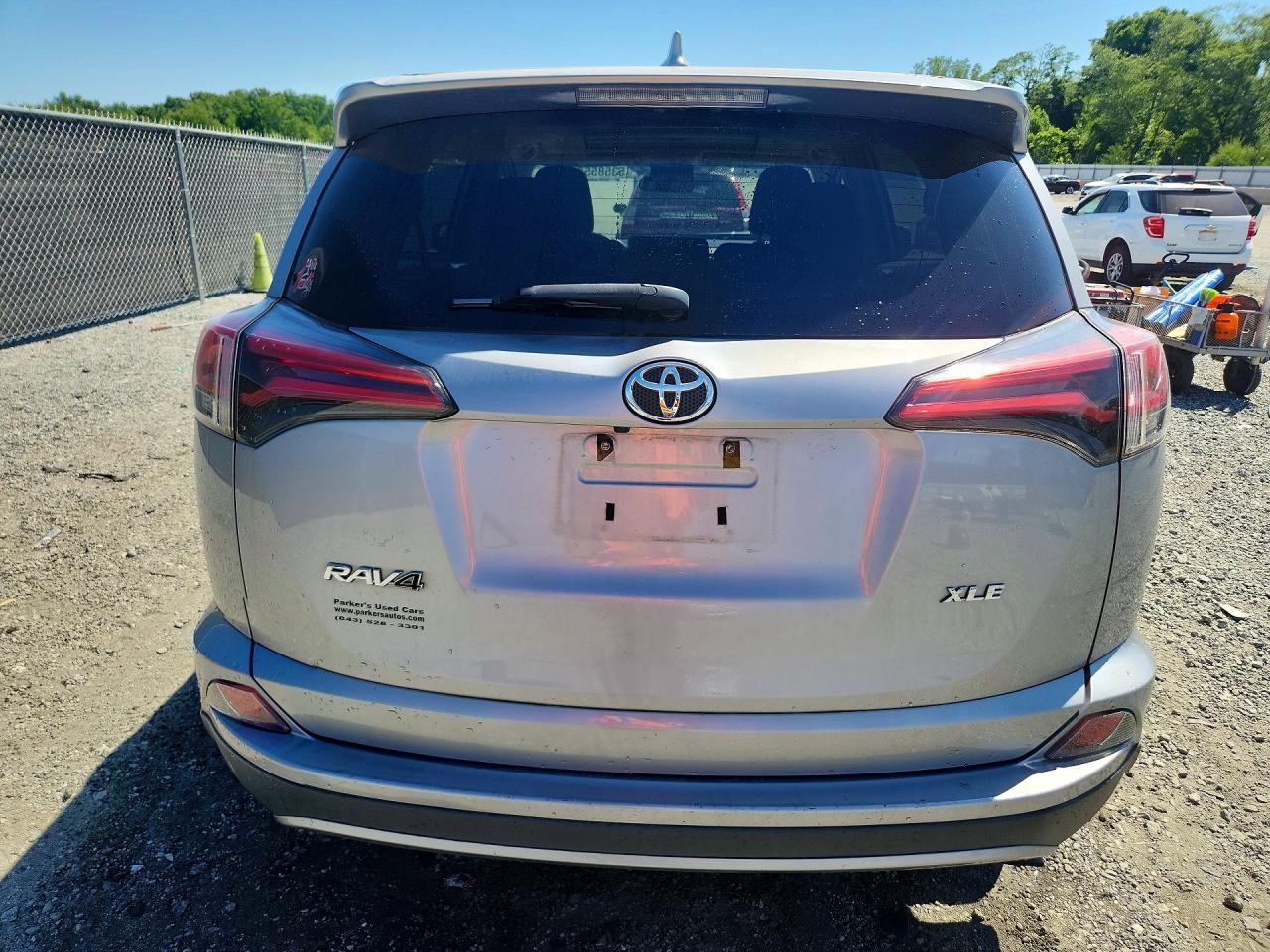 2018 TOYOTA RAV4 XLE photo 16