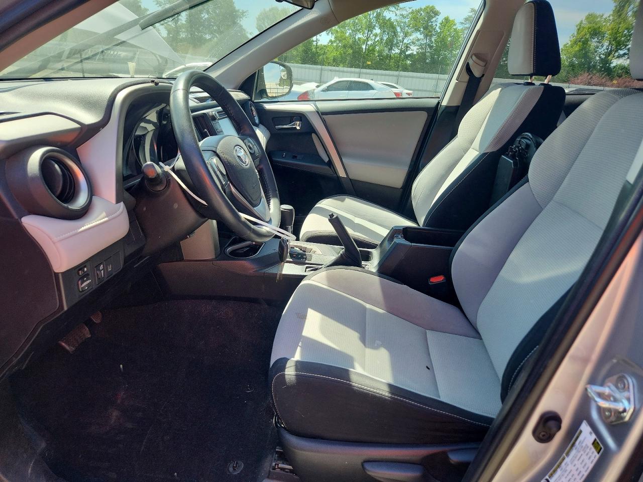 2018 TOYOTA RAV4 XLE photo 19