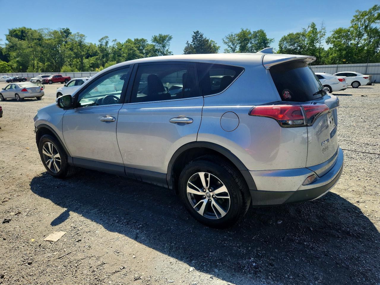 2018 TOYOTA RAV4 XLE photo 4