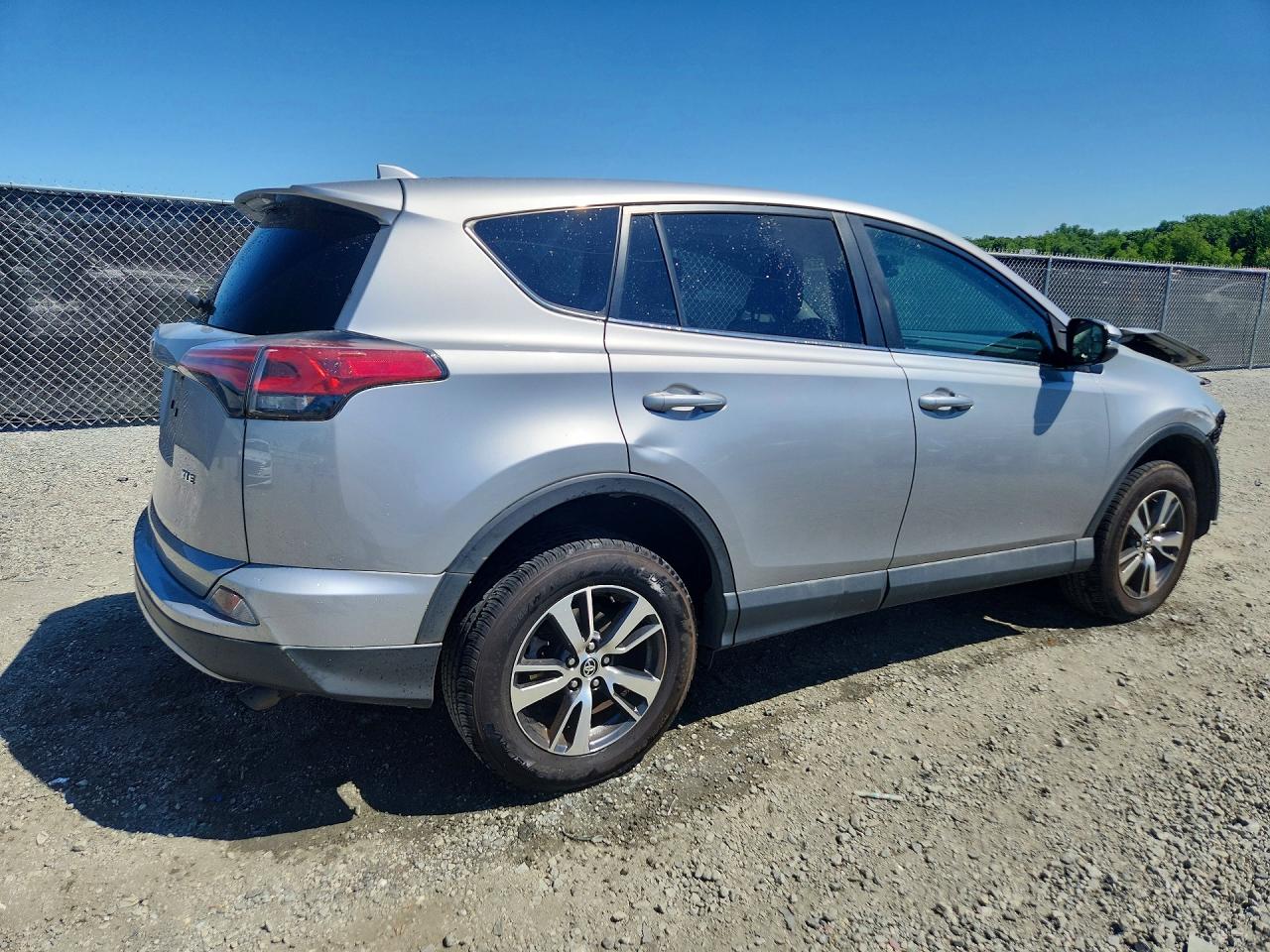 2018 TOYOTA RAV4 XLE photo 7