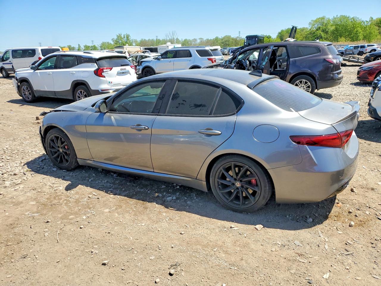 2017 ALFA ROMEO GIULIA photo 3