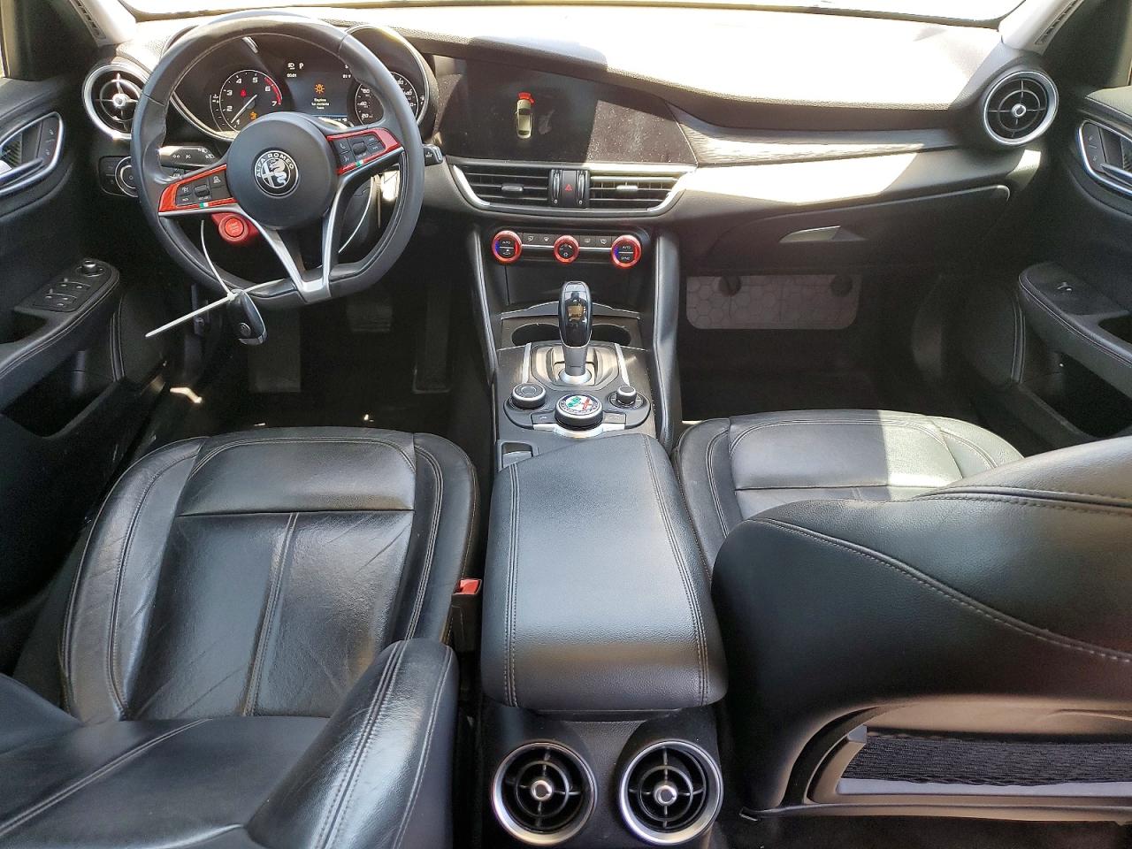 2017 ALFA ROMEO GIULIA photo 15