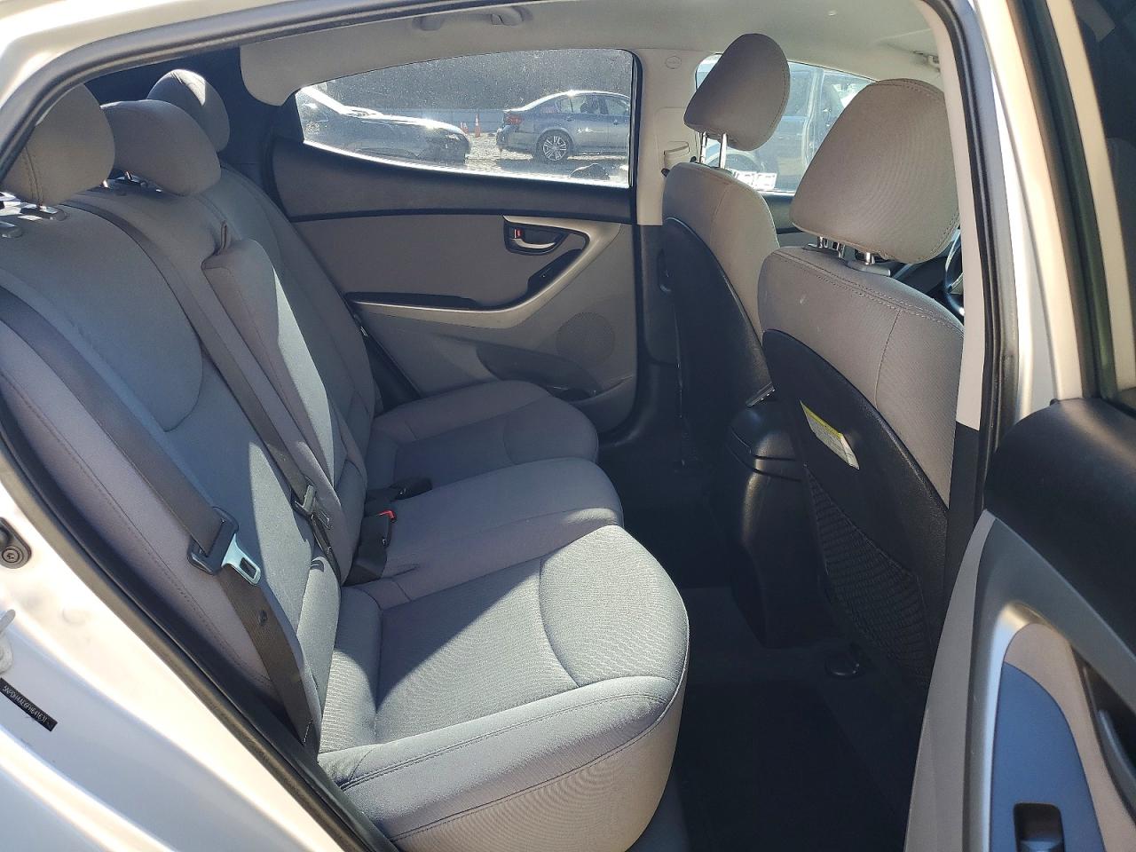 2015 HYUNDAI ELANTRA SE photo 28