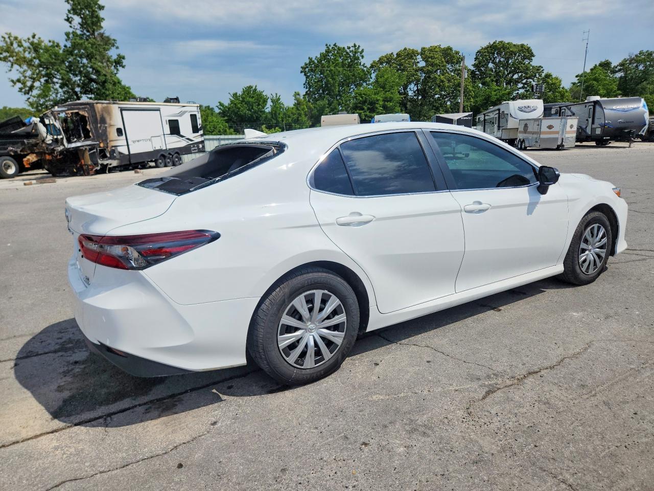 2022 TOYOTA CAMRY LE photo 5