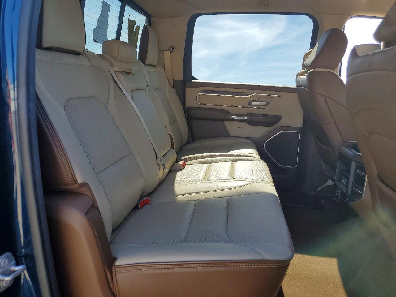 2021 RAM 1500 LARAMIE photo 19