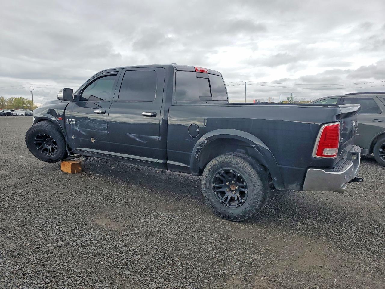 2016 RAM 1500 LARAMIE photo 3
