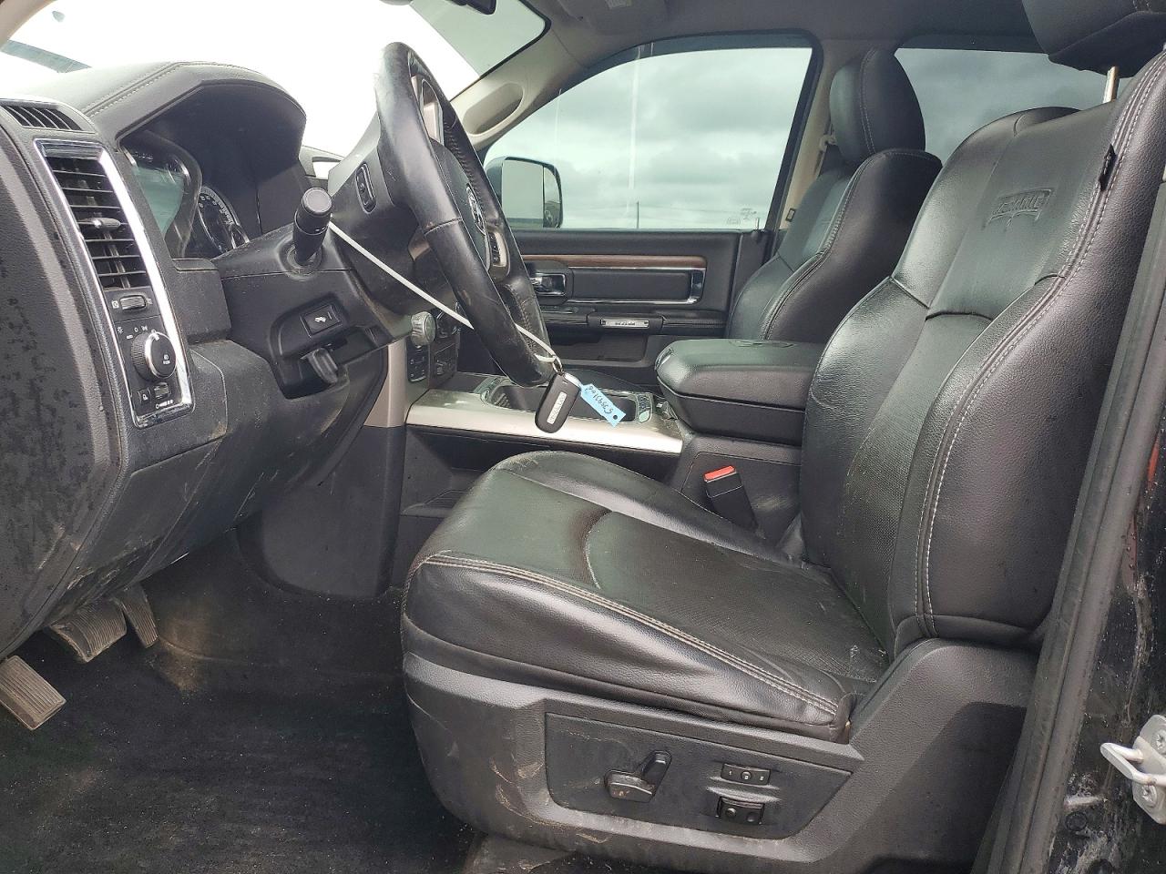 2016 RAM 1500 LARAMIE photo 13