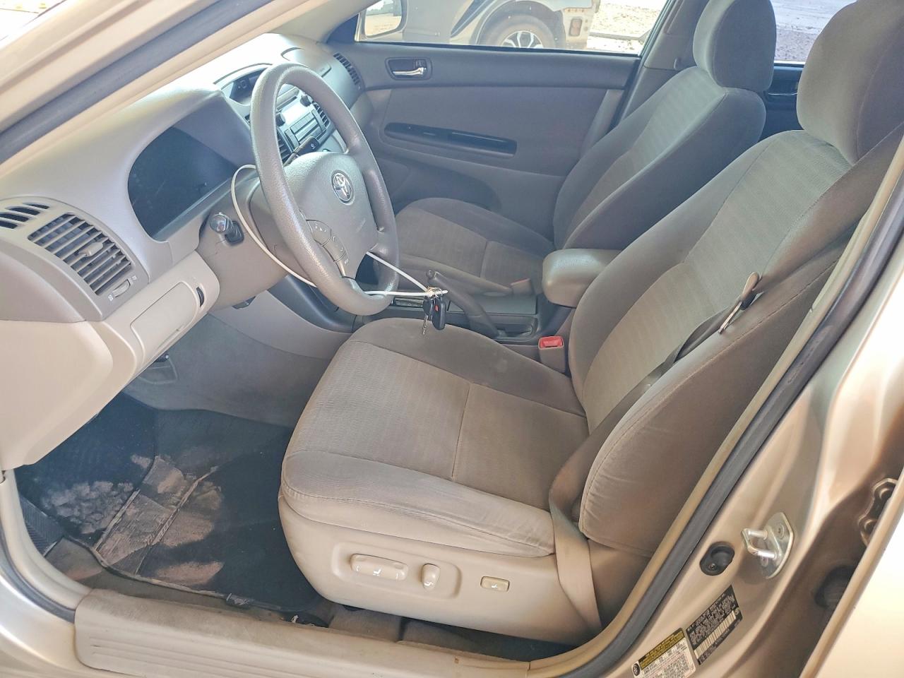 2005 TOYOTA CAMRY LE photo 13