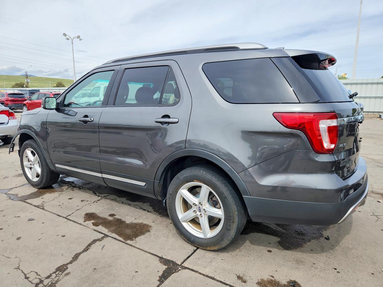 2016 FORD EXPLORER XLT photo 2
