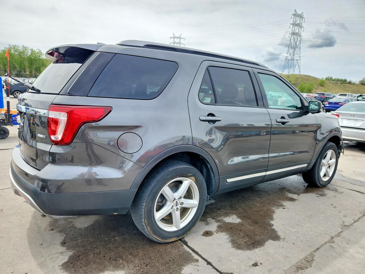 2016 FORD EXPLORER XLT photo 3