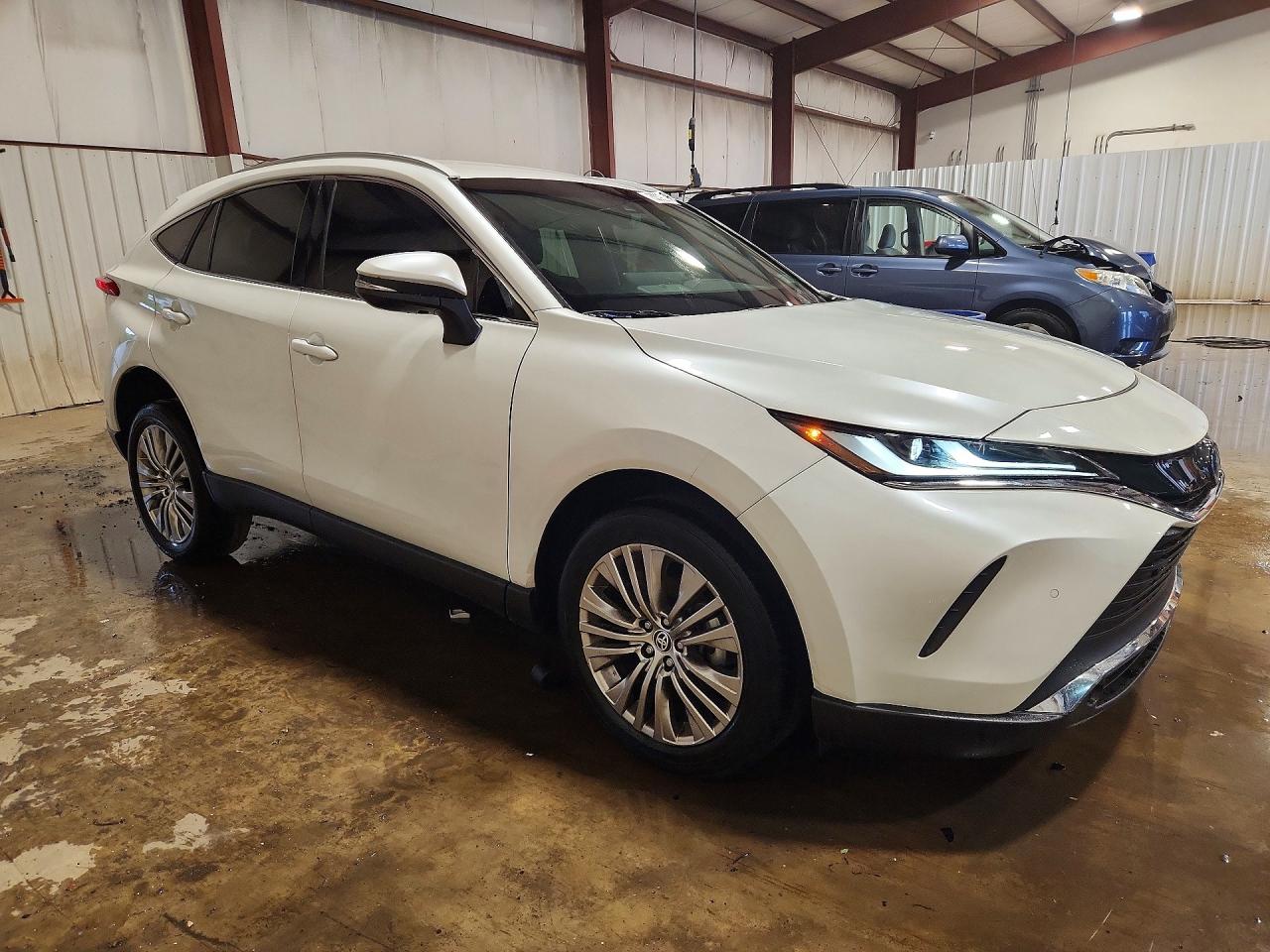 2024 TOYOTA VENZA XLE photo 10