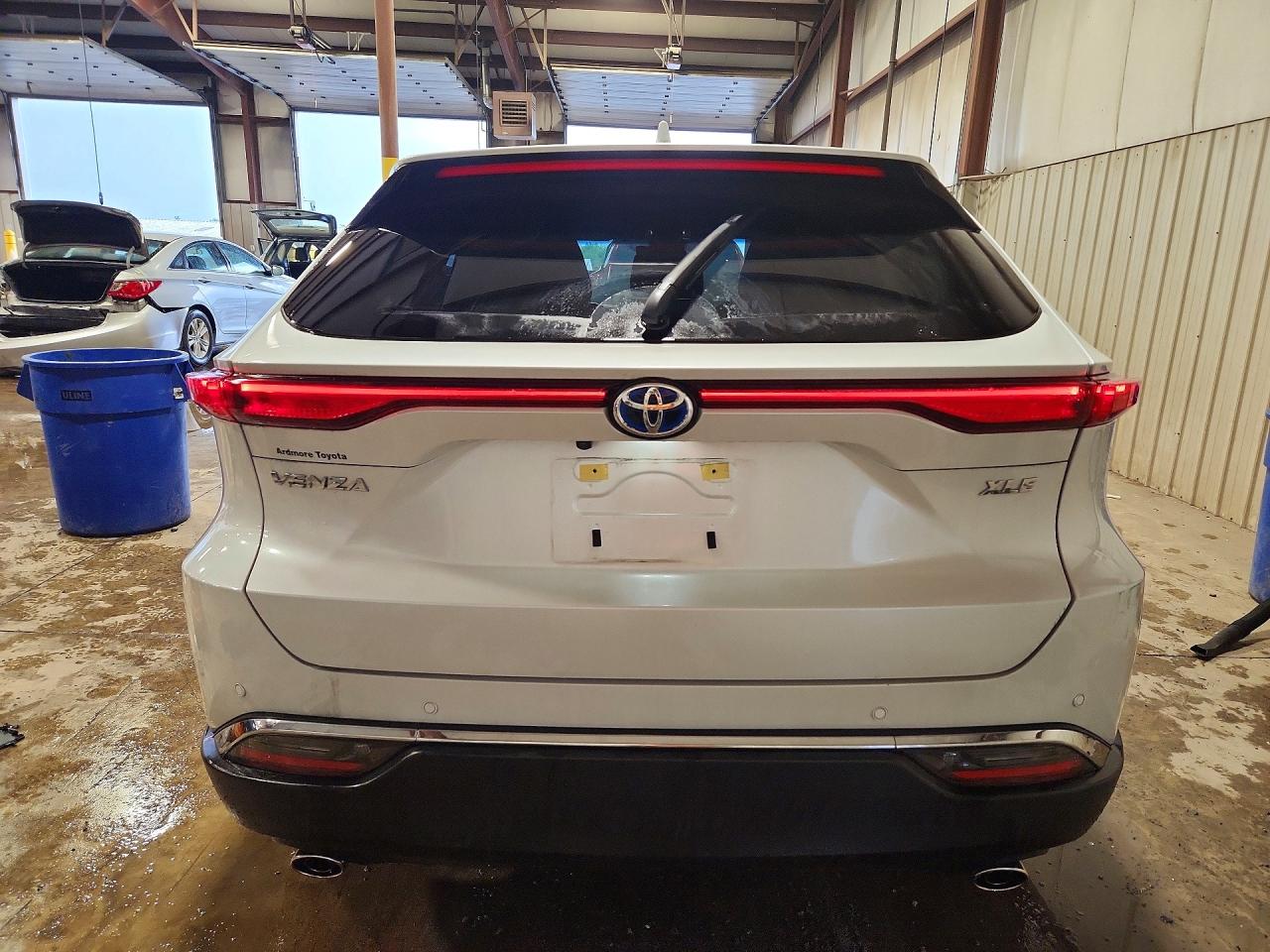 2024 TOYOTA VENZA XLE photo 16