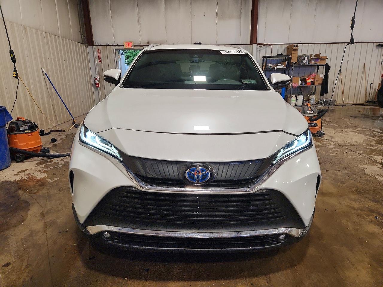2024 TOYOTA VENZA XLE photo 13