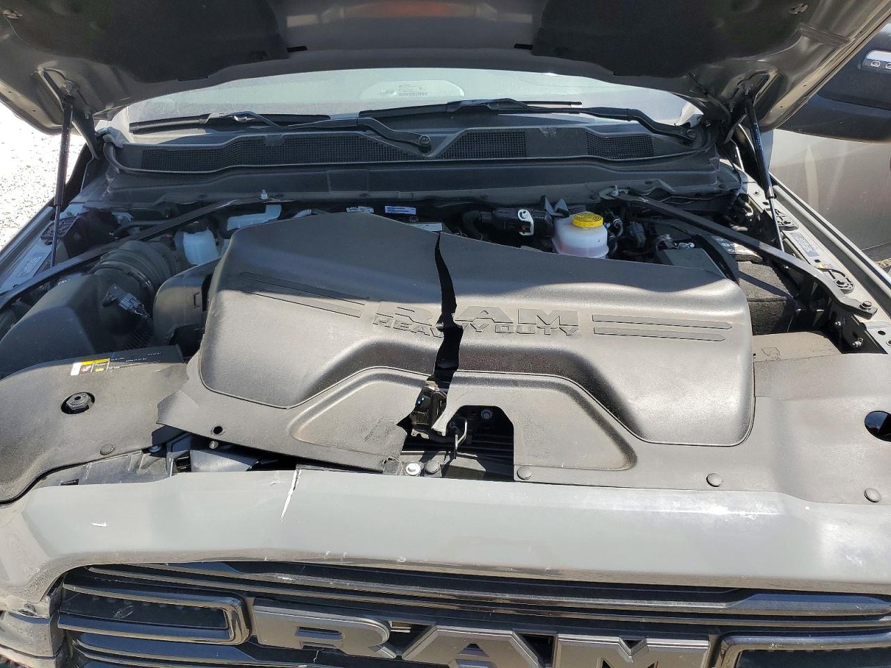 2026 RAM 2500 LARAMIE photo 31
