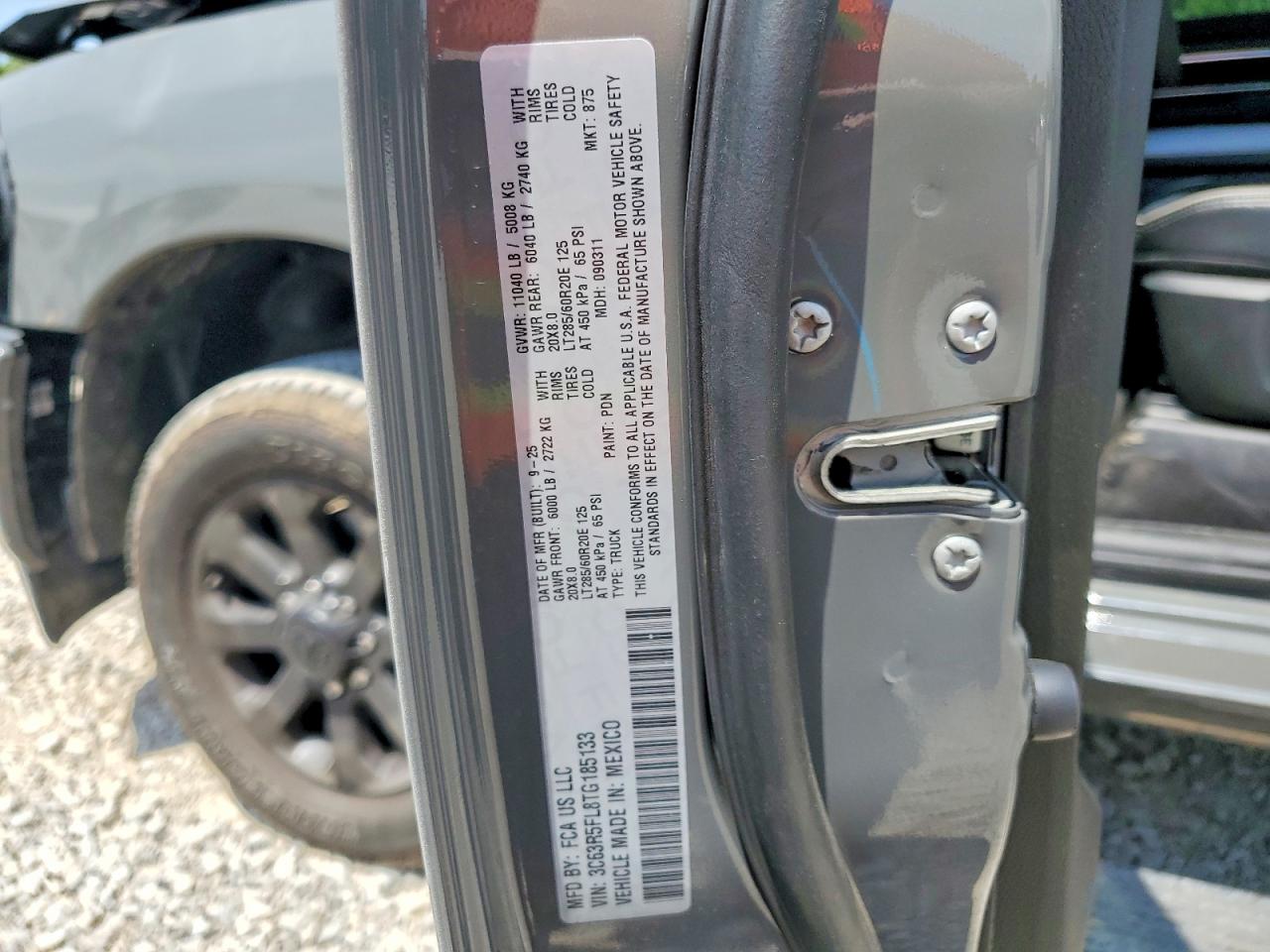 2026 RAM 2500 LARAMIE photo 34