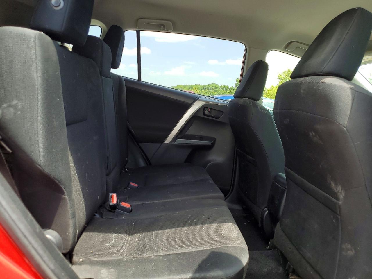 2017 TOYOTA RAV4 LE photo 31