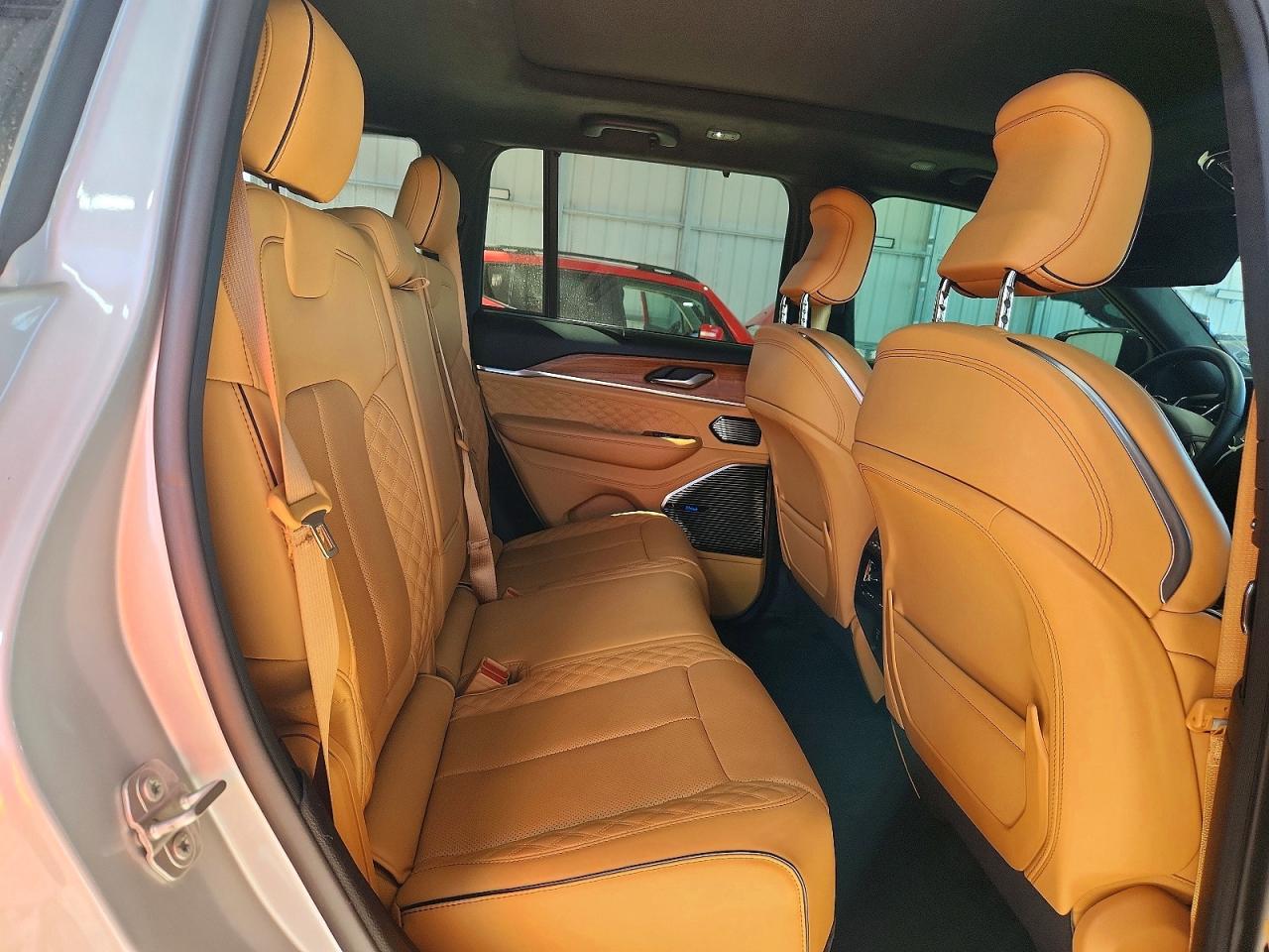 2024 JEEP GRAND CHEROKEE SUMMIT photo 31