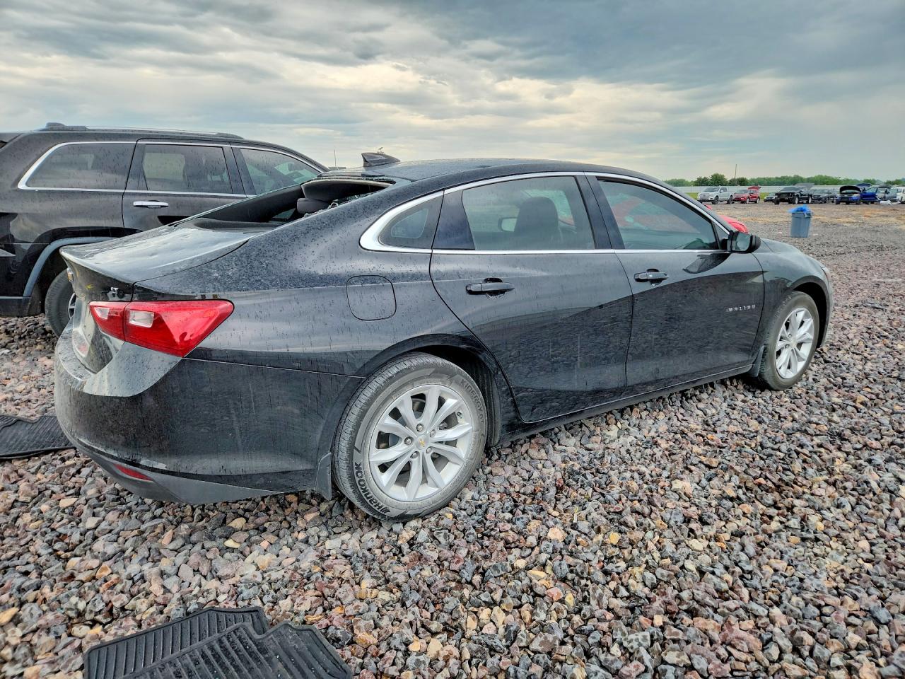 2023 CHEVROLET MALIBU LT photo 3