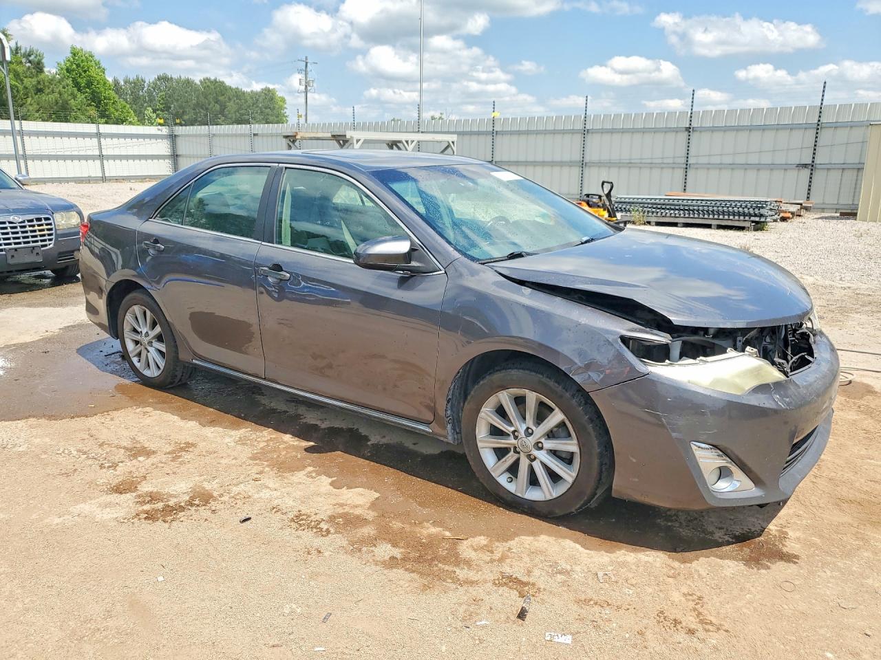 2012 TOYOTA CAMRY XLE photo 4