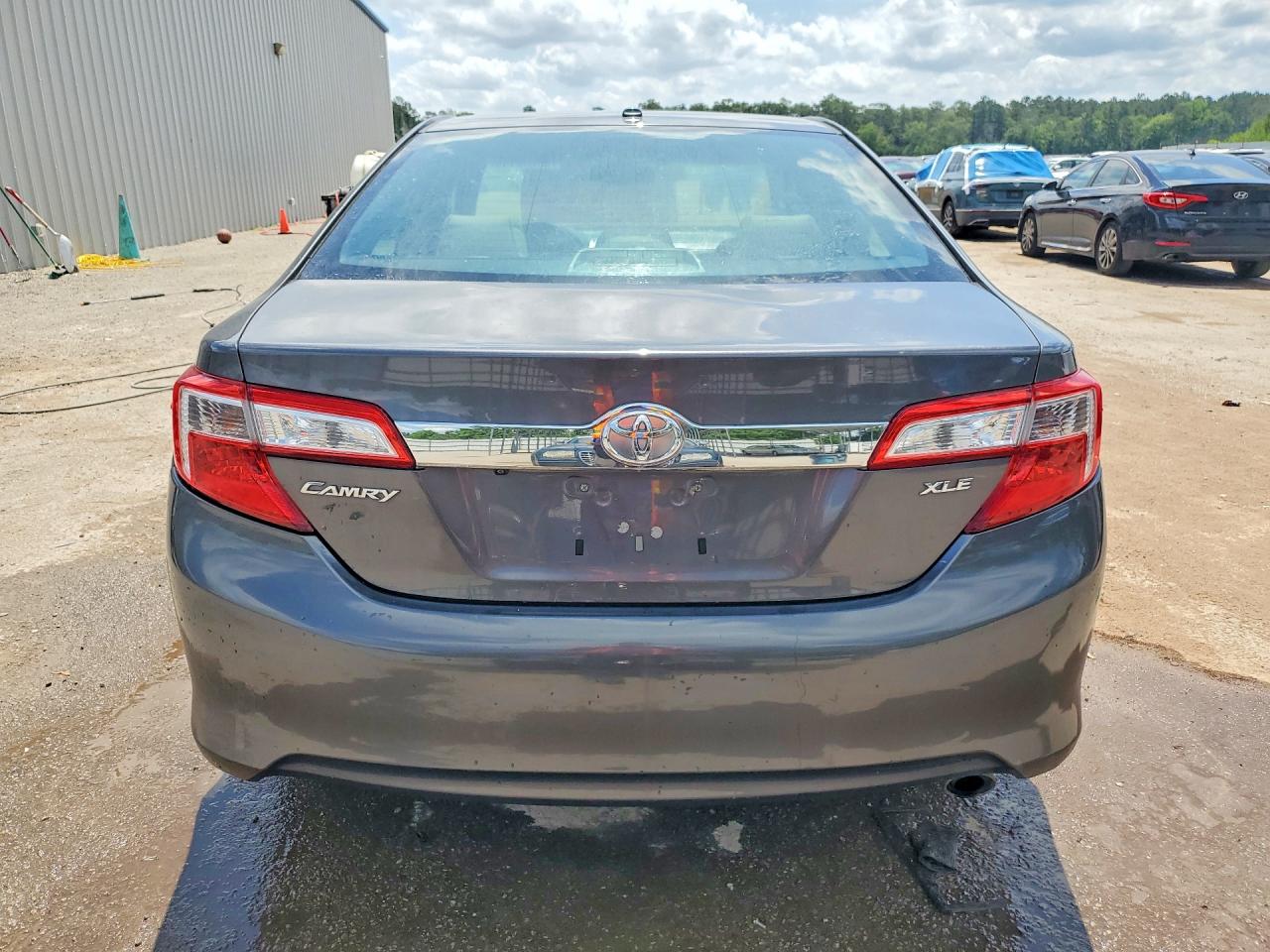 2012 TOYOTA CAMRY XLE photo 6