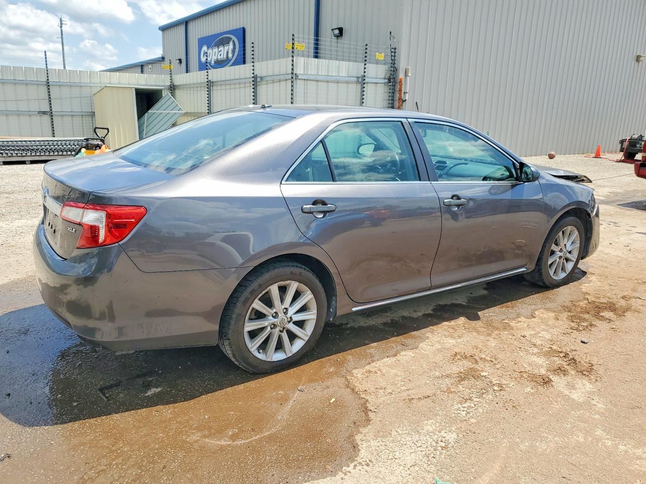 2012 TOYOTA CAMRY XLE photo 3