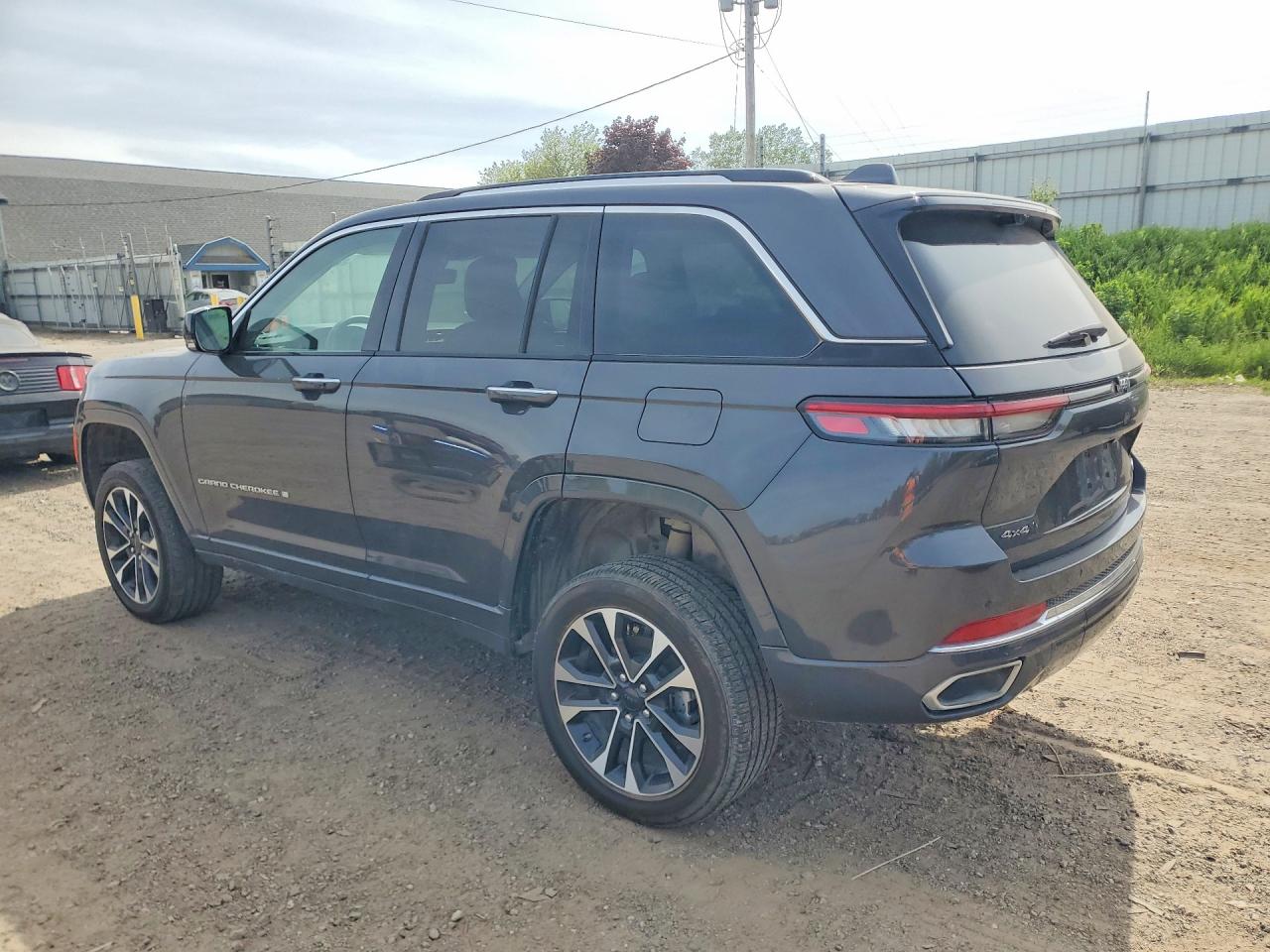 2022 JEEP GRAND CHEROKEE OVERLAND photo 3