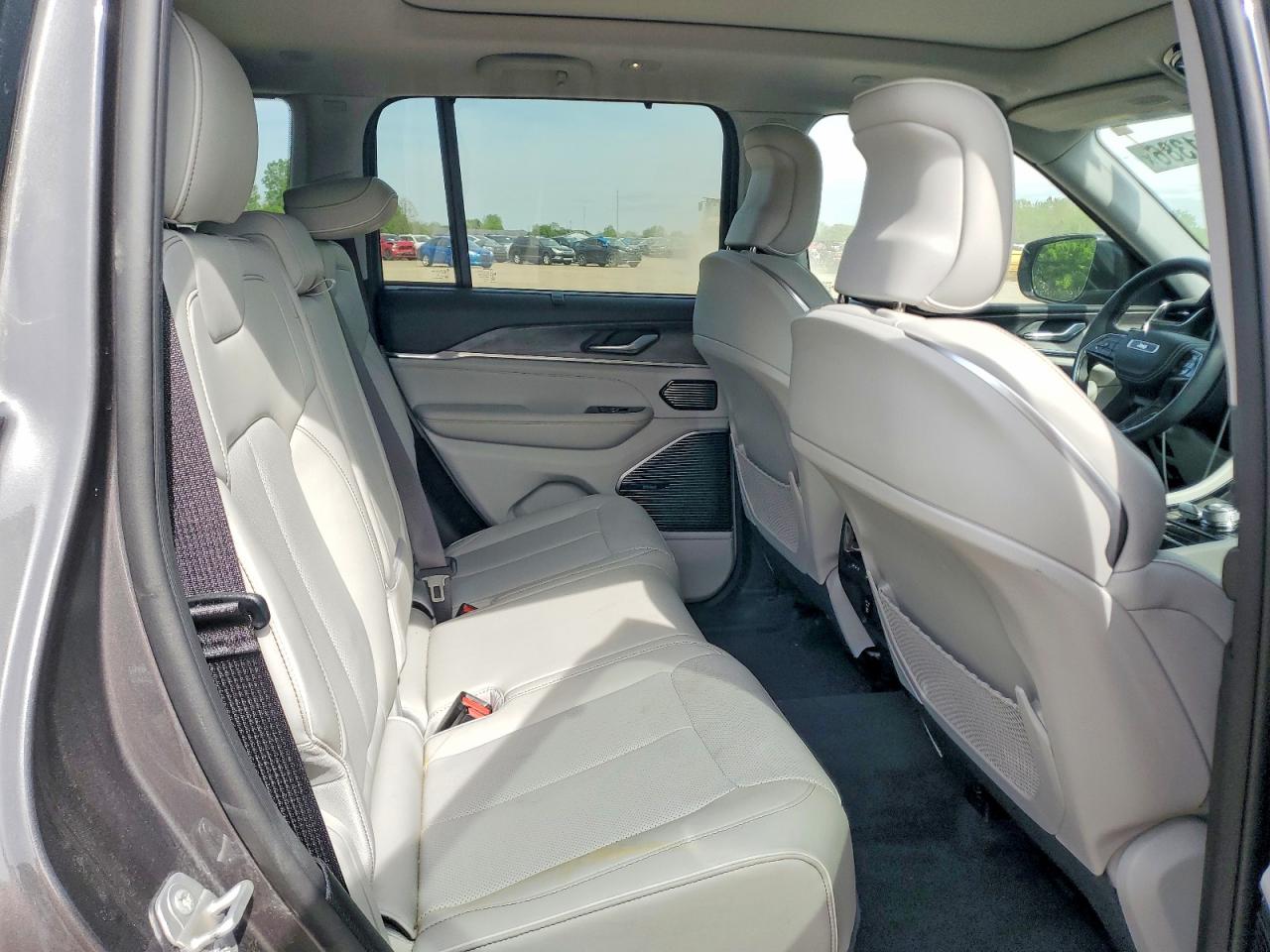 2022 JEEP GRAND CHEROKEE OVERLAND photo 21