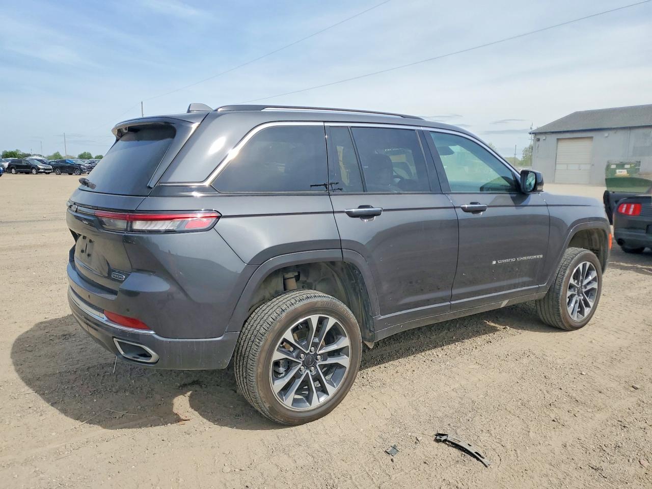2022 JEEP GRAND CHEROKEE OVERLAND photo 5