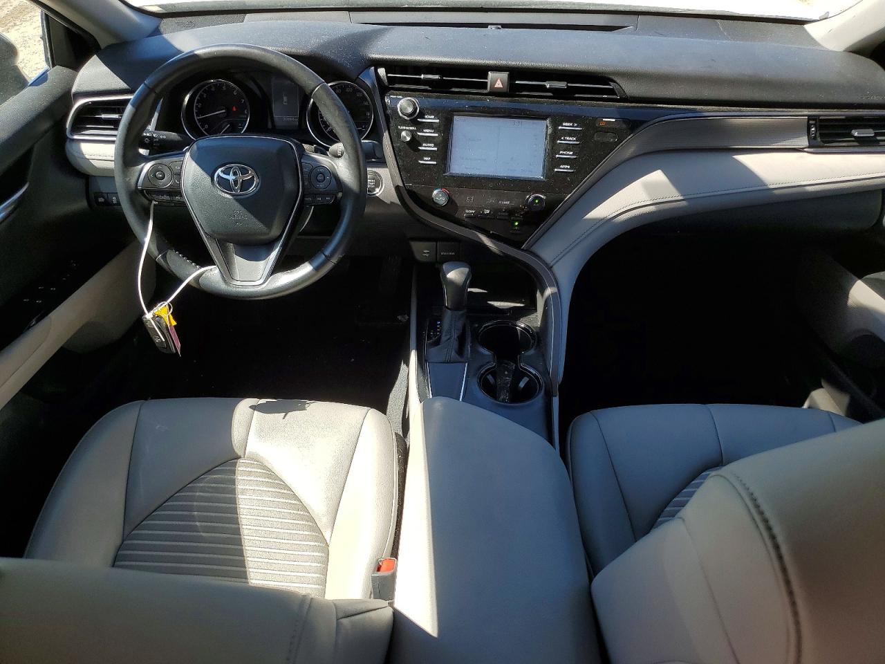 2019 TOYOTA CAMRY SE photo 22