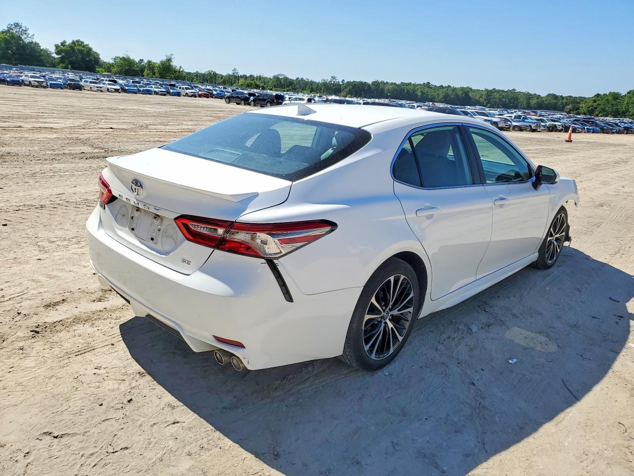 2019 TOYOTA CAMRY SE photo 7