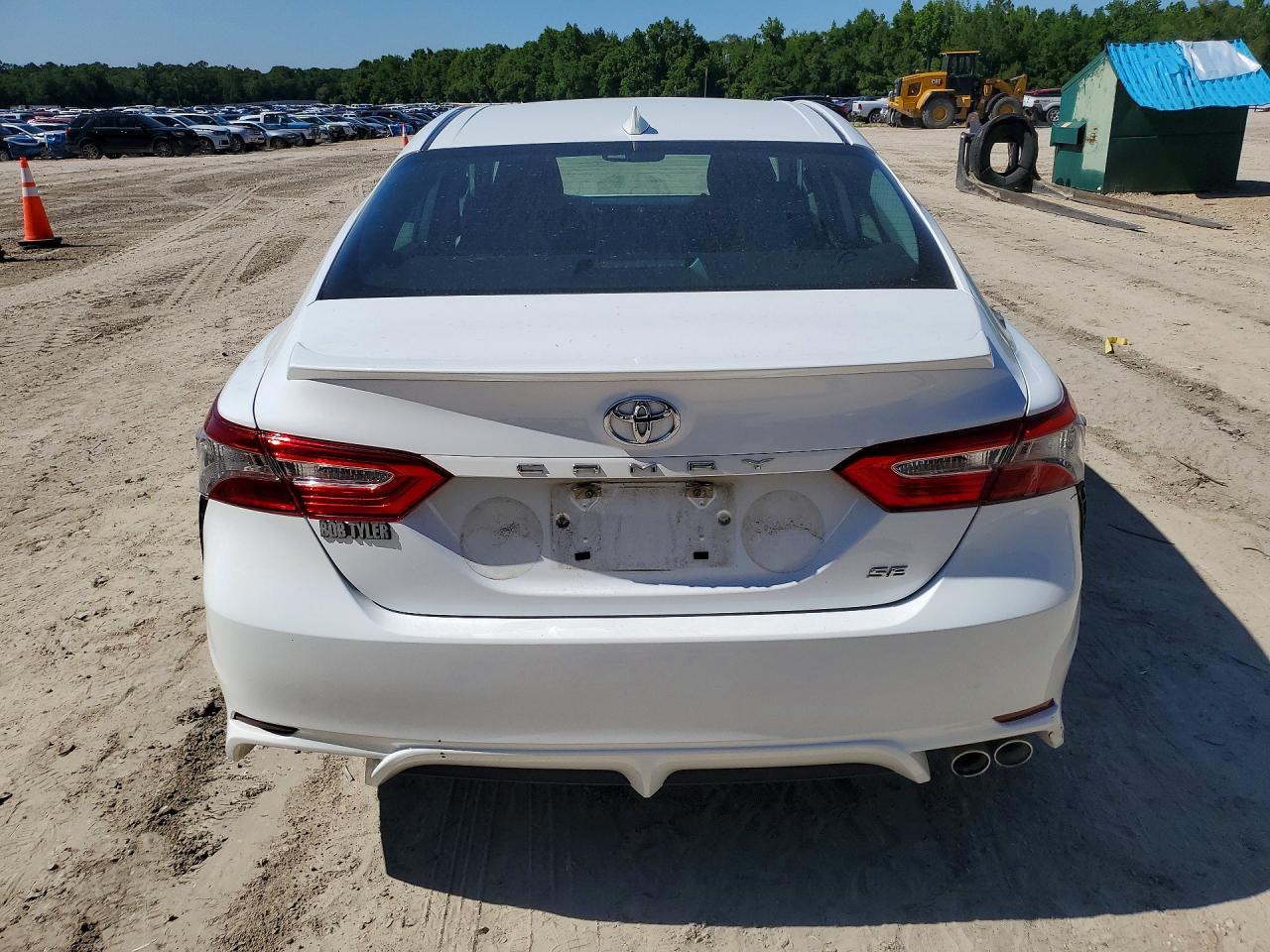 2019 TOYOTA CAMRY SE photo 16