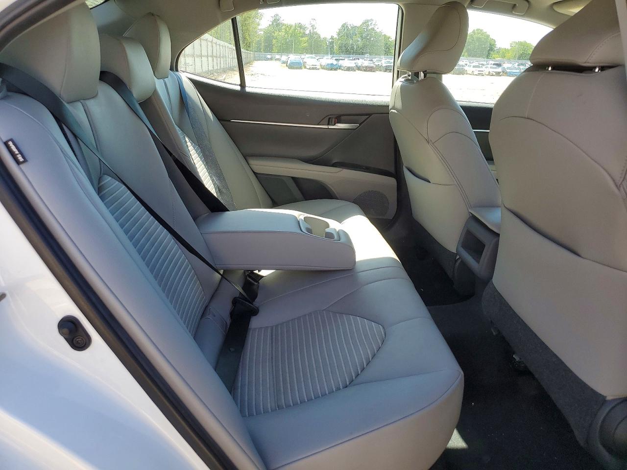 2019 TOYOTA CAMRY SE photo 28