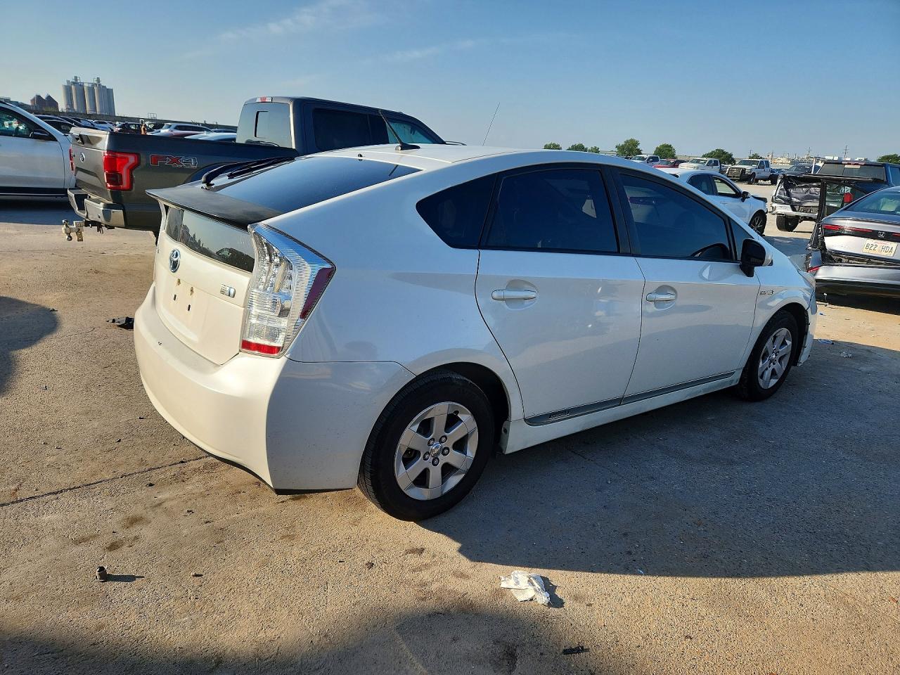 2011 TOYOTA PRIUS TWO photo 5