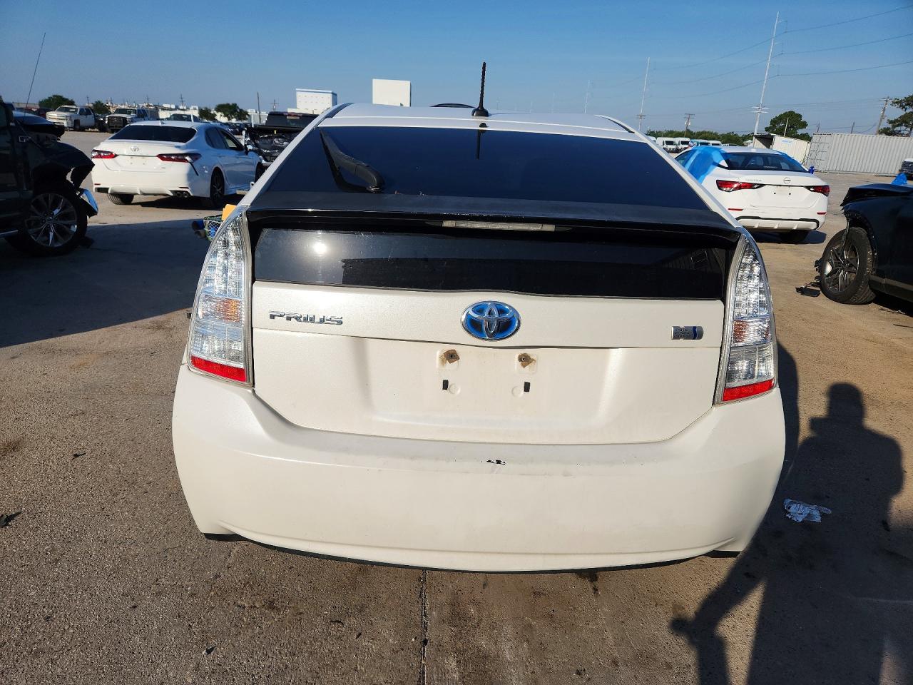 2011 TOYOTA PRIUS TWO photo 11