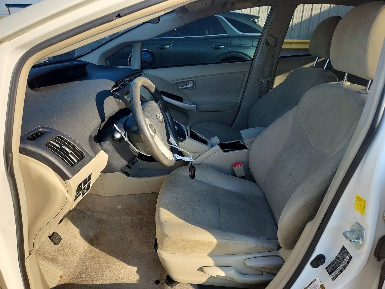 2011 TOYOTA PRIUS TWO photo 13
