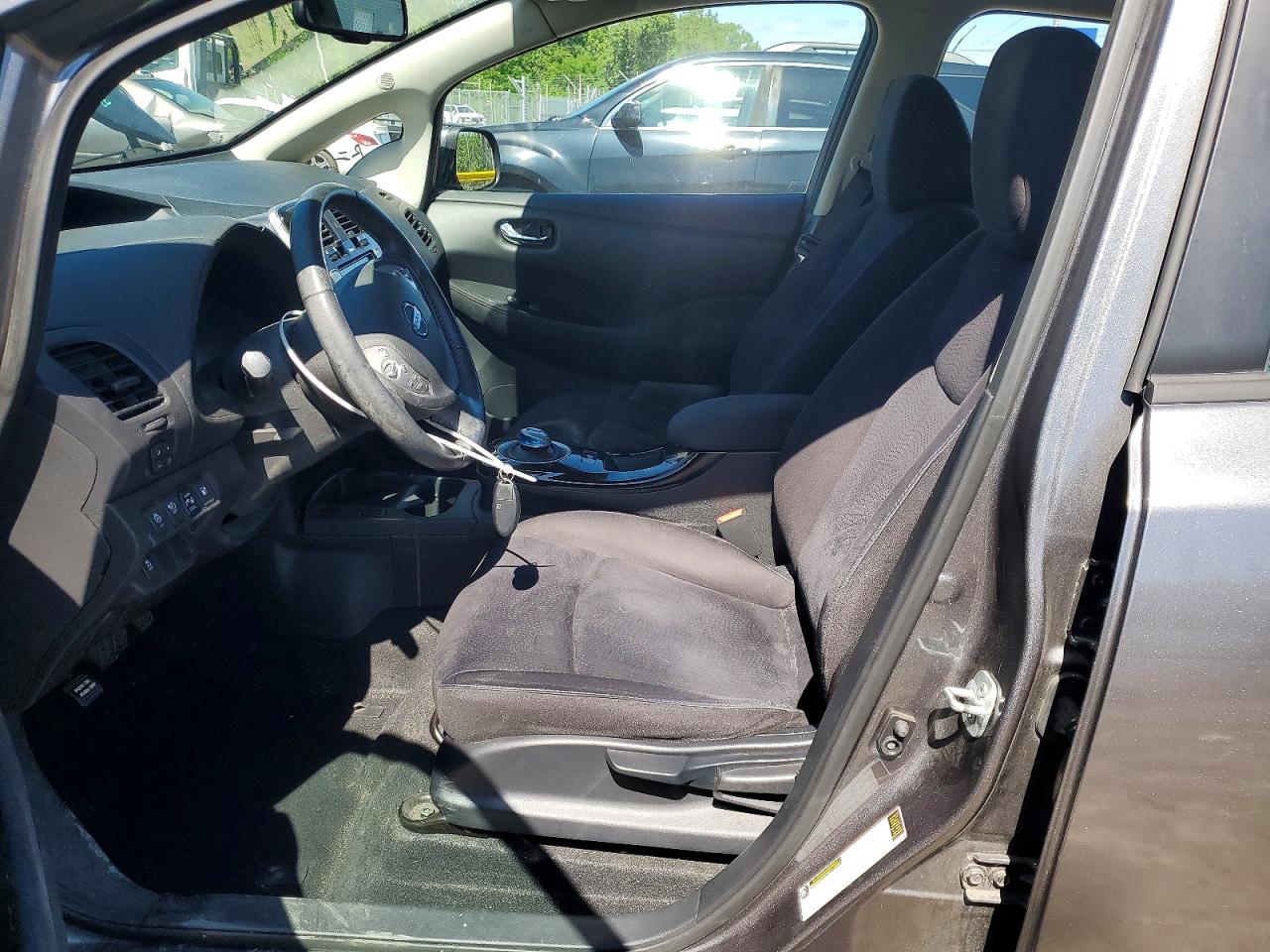 2016 NISSAN LEAF SV photo 19