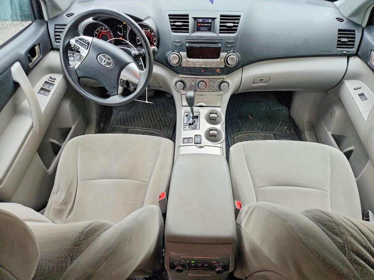 2011 TOYOTA HIGHLANDER BASE photo 8