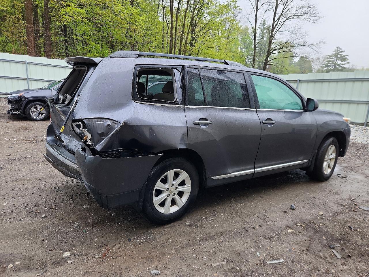 2011 TOYOTA HIGHLANDER BASE photo 3
