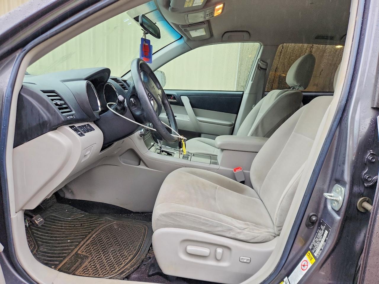2011 TOYOTA HIGHLANDER BASE photo 7