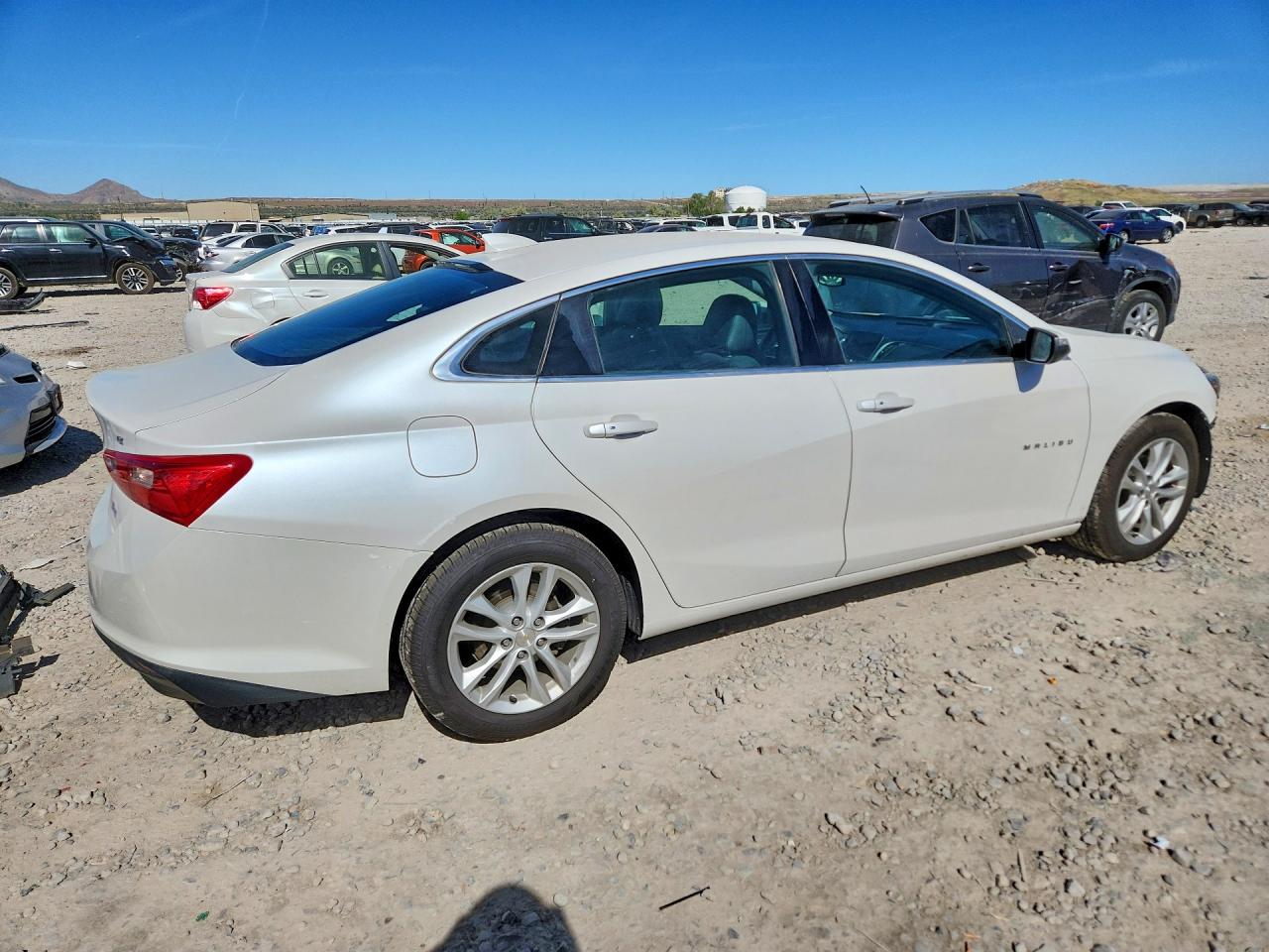 2017 CHEVROLET MALIBU LT photo 5