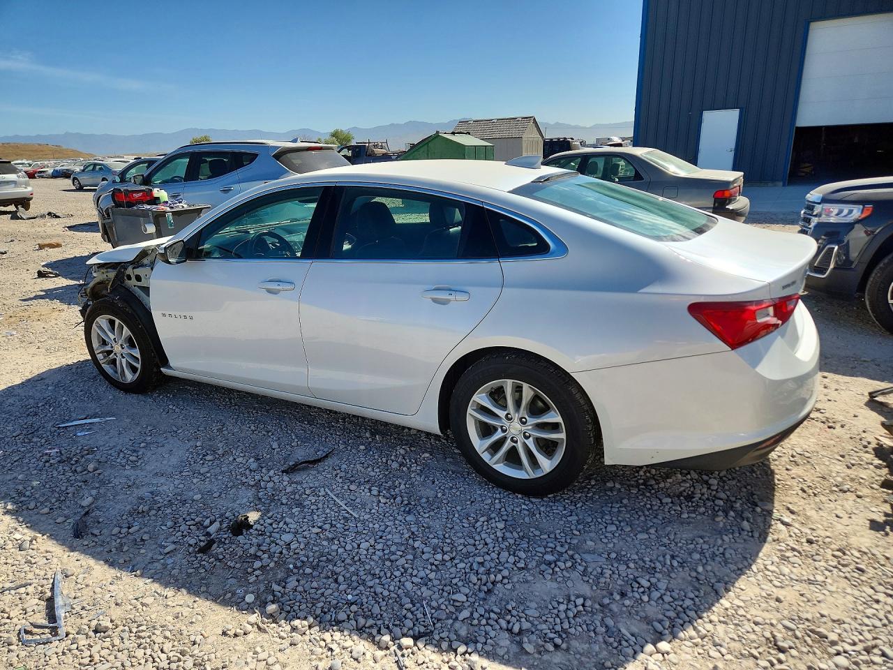 2017 CHEVROLET MALIBU LT photo 3