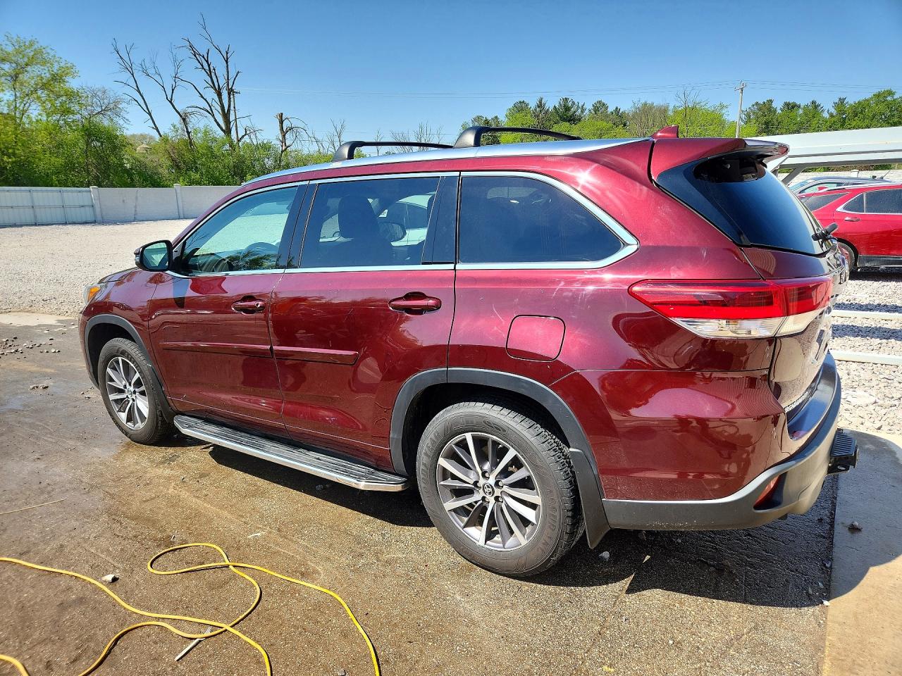 2018 TOYOTA HIGHLANDER XLE photo 3