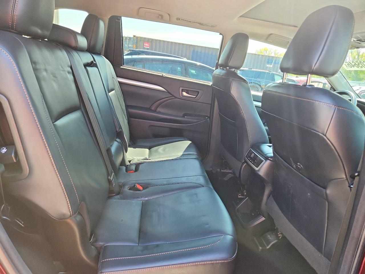 2018 TOYOTA HIGHLANDER XLE photo 21