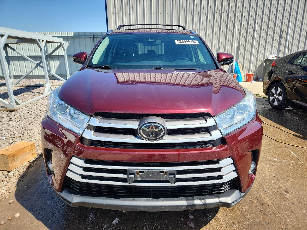 2018 TOYOTA HIGHLANDER XLE photo 9