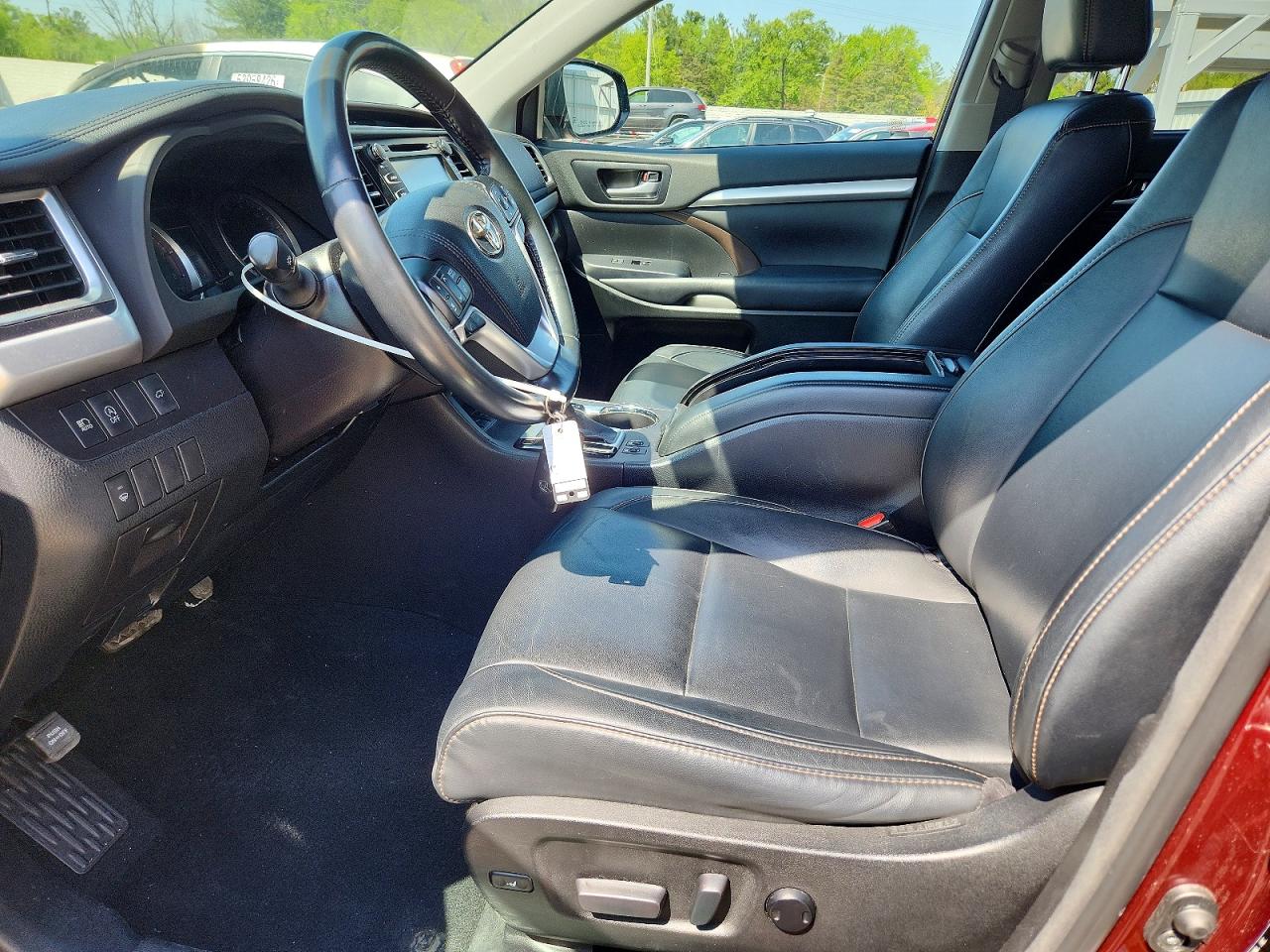 2018 TOYOTA HIGHLANDER XLE photo 13